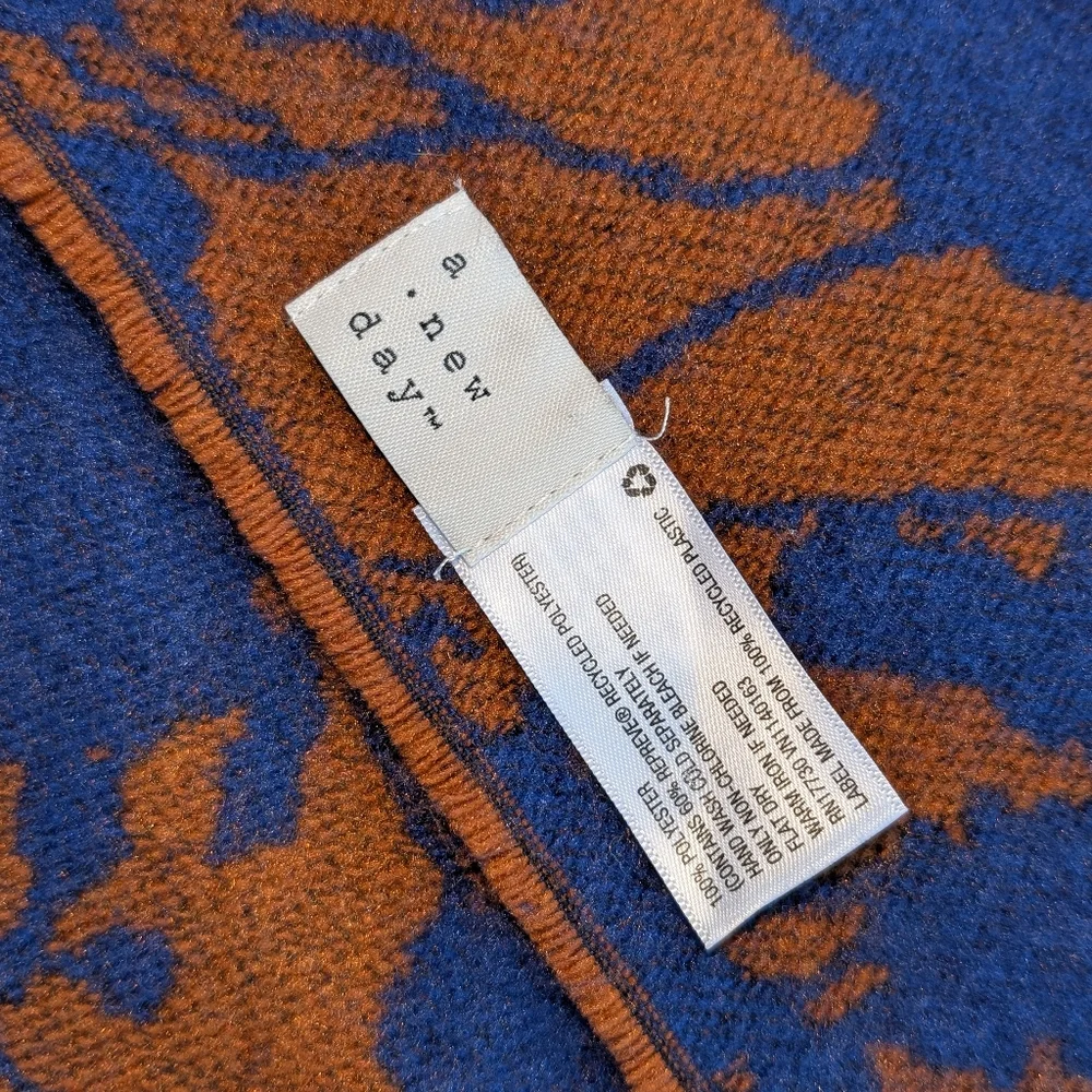 Floral Reversible Blanket Scarf - Picture 7 of 8